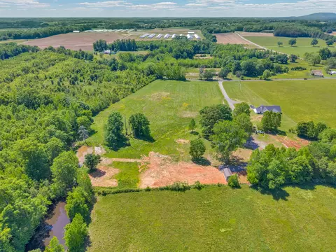 884 Swamp Rd, Mcminnville, TN 37110