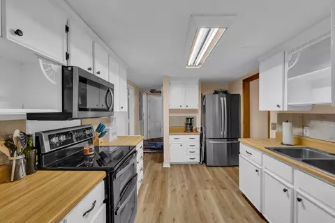 Kitchen - 174 Copeland Rd, Sparta, TN 38583 photo 2 of 3