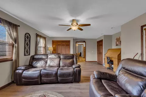 Living - 174 Copeland Rd, Sparta, TN 38583 photo 2 of 4