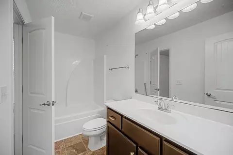 Bath - 5304 Dan Post Way, Murfreesboro, TN 37128 photo 2 of 3