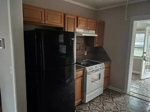 Kitchen - 631 W Maple St, Morrison, TN 37357 photo 2 of 3