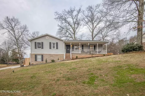 226 Van Stowe Rd, Harriman, TN 37748
