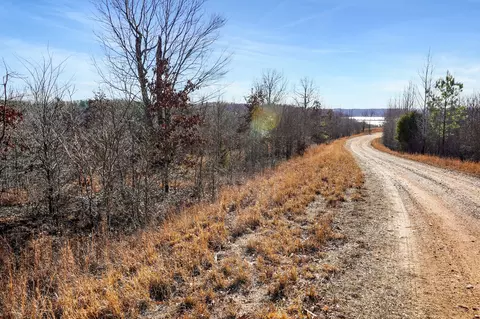 61 Shores Trl, Stewart, TN 37175