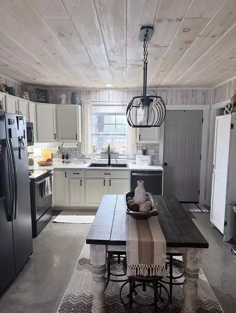 Kitchen - 99 Busby Rd, Loretto, TN 38469 photo 1 of 2