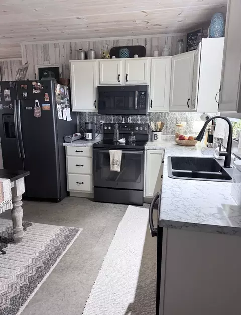 Kitchen - 99 Busby Rd, Loretto, TN 38469 photo 2 of 2