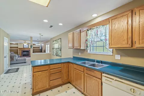 337 Nicely Tr, Powell, TN 37849 photo 12
