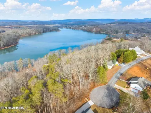 130 Lakeview Dr, Harriman, TN 37748