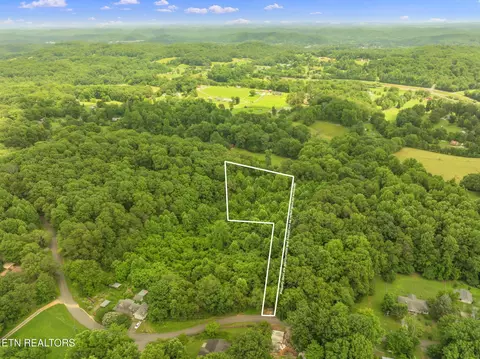 2 Black Oak Rd, Clinton, TN 37716