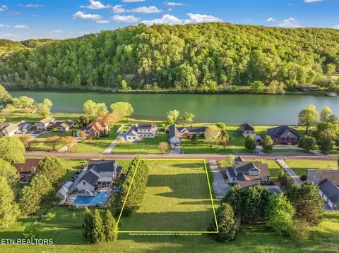 513 Mariner Point Dr, Clinton, TN 37716