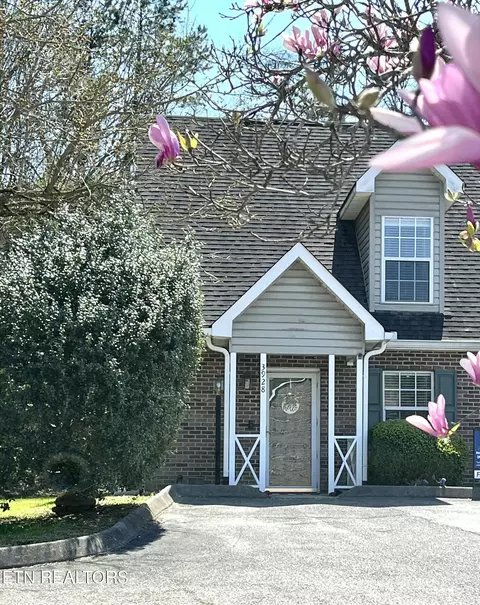 3928 Valley Creek Way, Knoxville, TN 37918