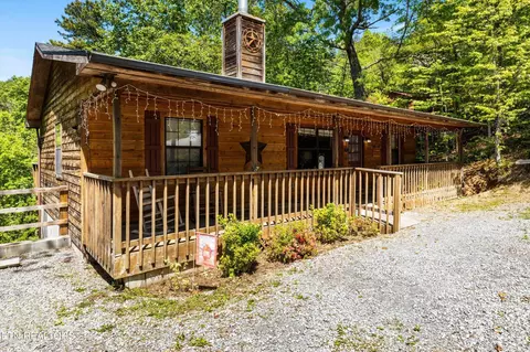 1757 Walker Tr, Sevierville, TN 37876