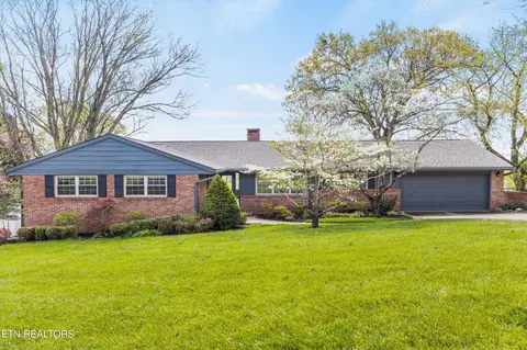 2944 Walkup Dr, Knoxville, TN 37918