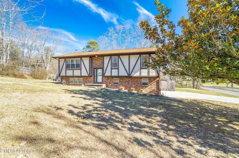 8400 San Marcos Dr, Knoxville, TN 37938