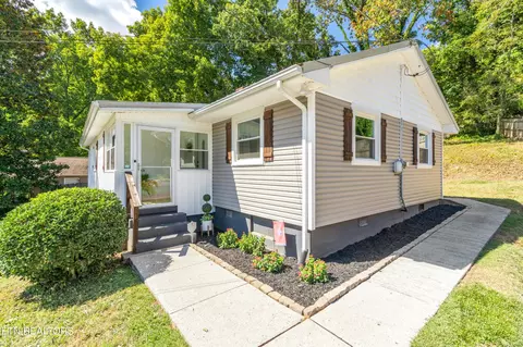 158 Outer Dr, Oak Ridge, TN 37830