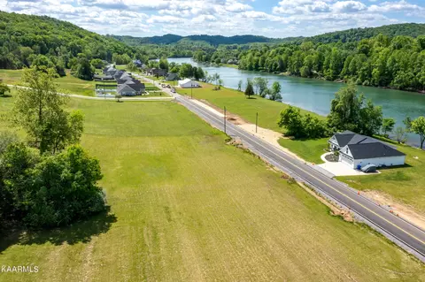 26 Harbour Dr, Clinton, TN 37716