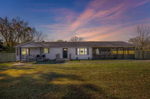Exterior - 3205 Sylvia Rd, Dickson, TN 37055 photo 3 of 9