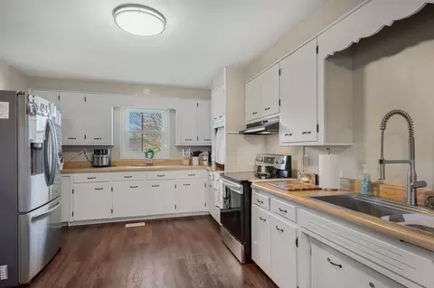 Kitchen - 3205 Sylvia Rd, Dickson, TN 37055 photo 3 of 4
