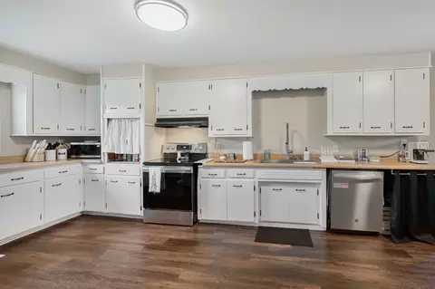 Kitchen - 3205 Sylvia Rd, Dickson, TN 37055 photo 2 of 4
