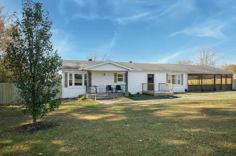 Exterior - 3205 Sylvia Rd, Dickson, TN 37055 photo 2 of 9