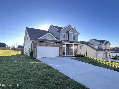 123 Thuja Tree Ln, Lenoir City, TN 37771