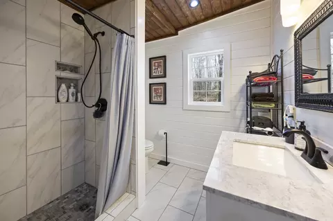 Bath - 1085 Henegar Rd, Morrison, TN 37357 photo 1 of 1