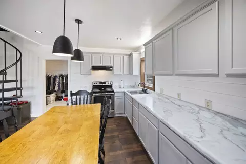 Kitchen - 1085 Henegar Rd, Morrison, TN 37357 photo 2 of 2
