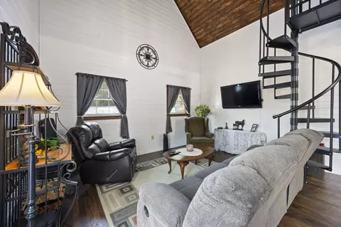 Living - 1085 Henegar Rd, Morrison, TN 37357 photo 1 of 4