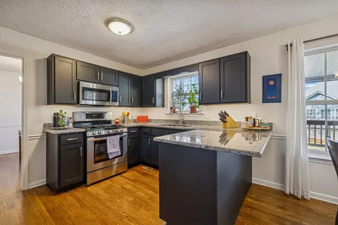 Kitchen - 1908 Pennington Dr, Murfreesboro, TN 37129 photo 2 of 5