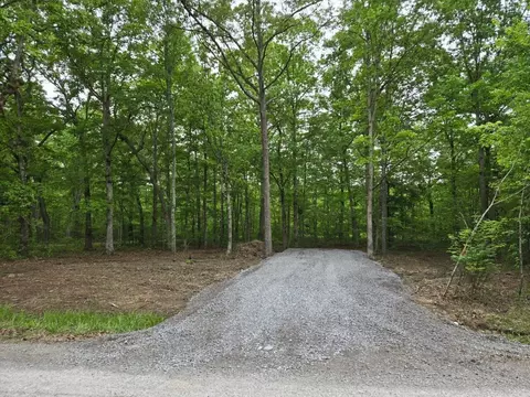 1141 Lakeshore Dr, Beechgrove, TN 37018