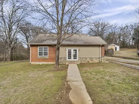 1005 College St W, Fayetteville, TN 37334