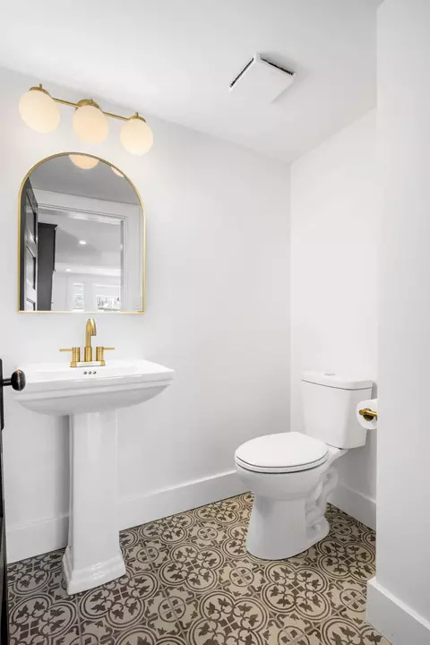 Bath - 325 Walnut St N, Springfield, TN 37172 photo 1 of 4