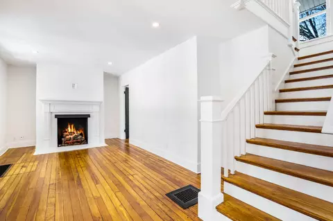 Living - 325 Walnut St N, Springfield, TN 37172 photo 3 of 3