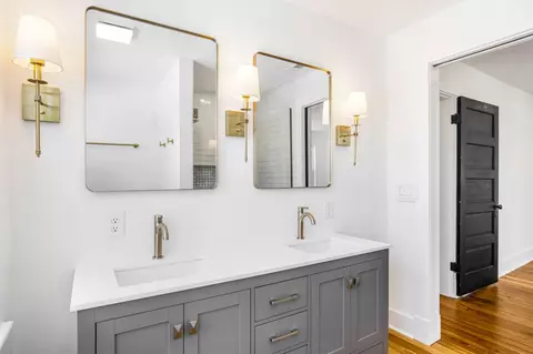 Bath - 325 Walnut St N, Springfield, TN 37172 photo 2 of 4