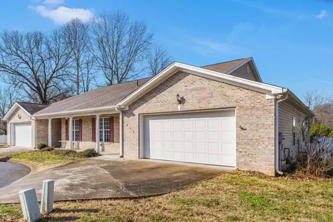 6805 French Quarter Ct, Hixson, TN 37343