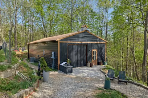 75 New Harmony Rd, Lafayette, TN 37083