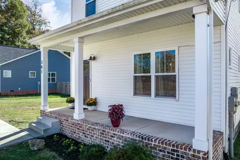 Exterior - 301 22nd Ave E, Springfield, TN 37172 photo 2 of 8