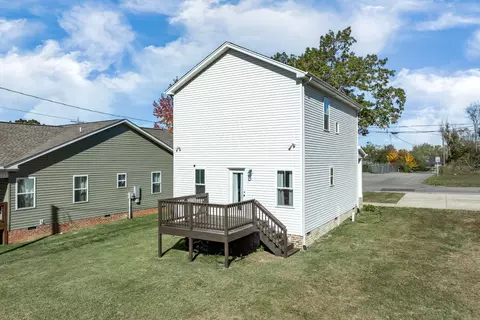 Exterior - 301 22nd Ave E, Springfield, TN 37172 photo 3 of 8