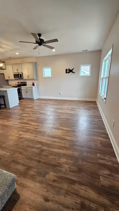 Living - 301 22nd Ave E, Springfield, TN 37172 photo 4 of 5
