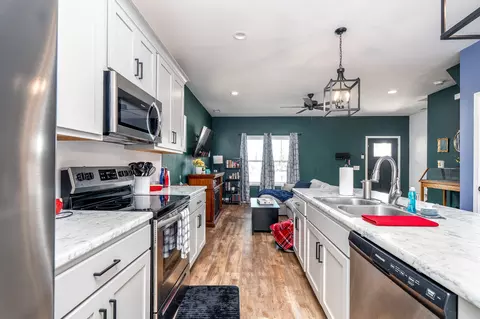 Kitchen - 301 22nd Ave E, Springfield, TN 37172 photo 4 of 5