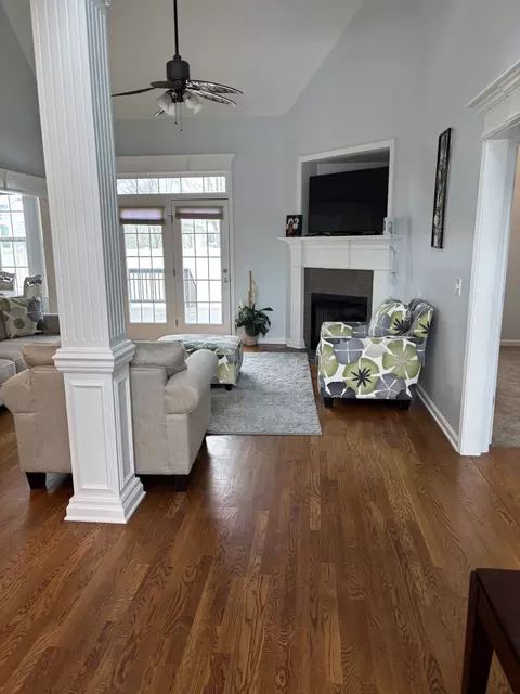 Living - 4629 Smitty Dr, Murfreesboro, TN 37128 photo 2 of 3