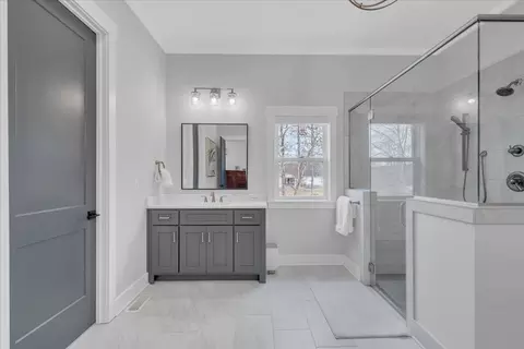 Bath - 1115 River Bluffs Dr, Jasper, TN 37347 photo 3 of 8
