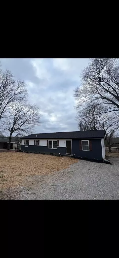 1106 E Railroad St, Waverly, TN 37185