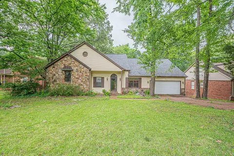39 Red Thorn Cv, Cordova, TN 38018