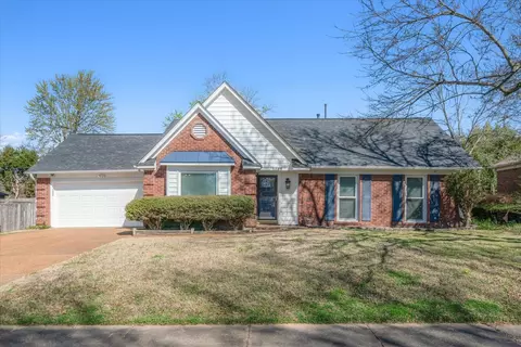 8666 Oak Trail Ln, Cordova, TN 38018