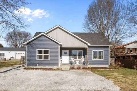 90 College Ct, Mcewen, TN 37101