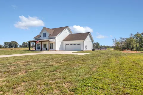 Exterior - 200 Beartown Rd, Loretto, TN 38469 photo 4 of 7
