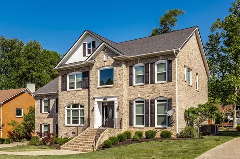 102 Fairlake Ct, Hendersonville, TN 37075