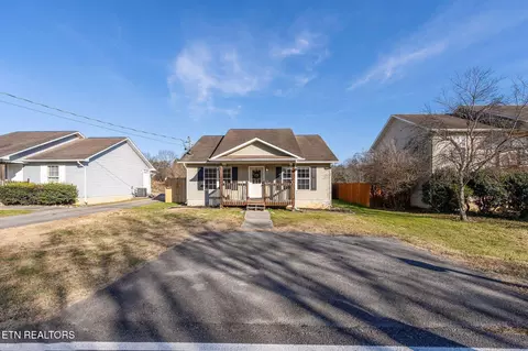 150 Red Bud Ln, Sevierville, TN 37876
