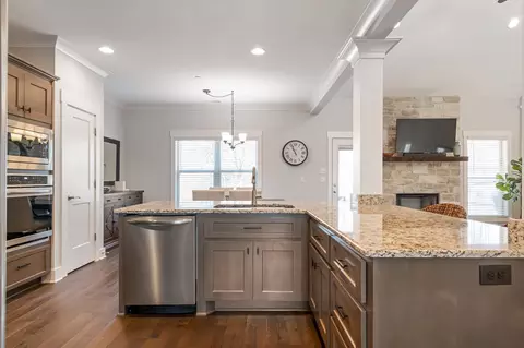 Kitchen - 1208 Cascadeway Dr, Murfreesboro, TN 37129 photo 6 of 8