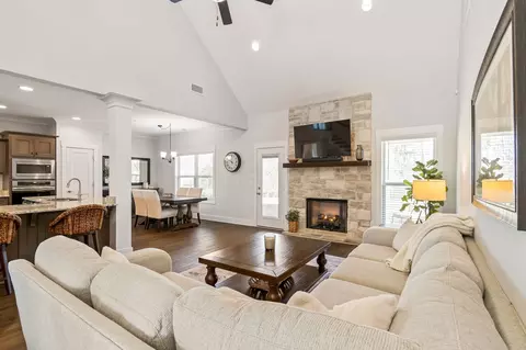Living - 1208 Cascadeway Dr, Murfreesboro, TN 37129 photo 1 of 2